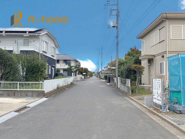 守谷市薬師台7丁目　新築戸建て　A号棟の前面道路含む現地写真|『今から見たい！』大歓迎です♪
お気軽にＲ－ｈomeまでお問い合わせください。