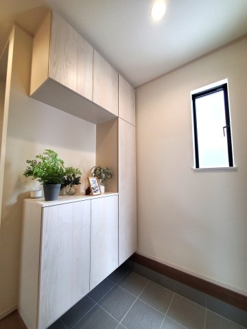 吉川市　道庭1丁目　新築戸建　全2棟の玄関|施工例です