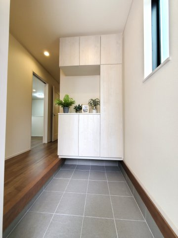 吉川市　道庭1丁目　新築戸建　全2棟の玄関|施工例です