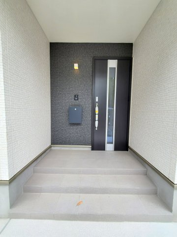 吉川市　道庭1丁目　新築戸建　全2棟の玄関|施工例です