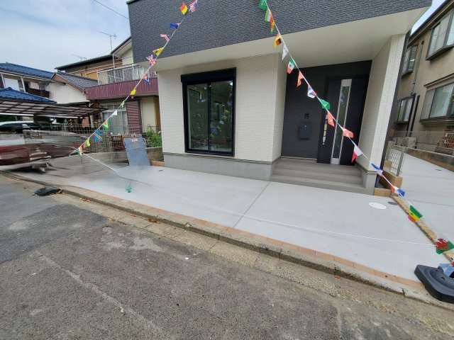 吉川市　道庭1丁目　新築戸建　全2棟の駐車場|施工例です