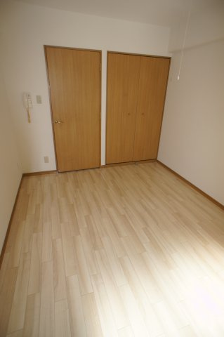 辻ハイツの居間・リビング|使いやすい居間です