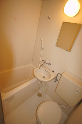 辻ハイツの浴室|落ち着いた空間のお風呂です