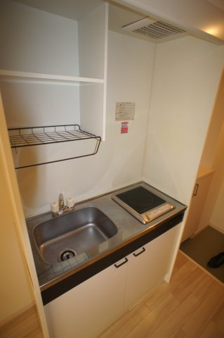 辻ハイツのキッチン|コンパクトなキッチンで掃除もラクラク