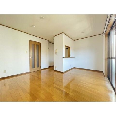 【居間・リビング】 | フローラ・コート | 10帖の広々としたリビング♪