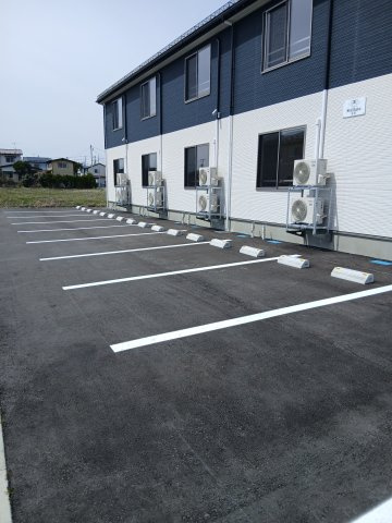 ステラート水沢の駐車場