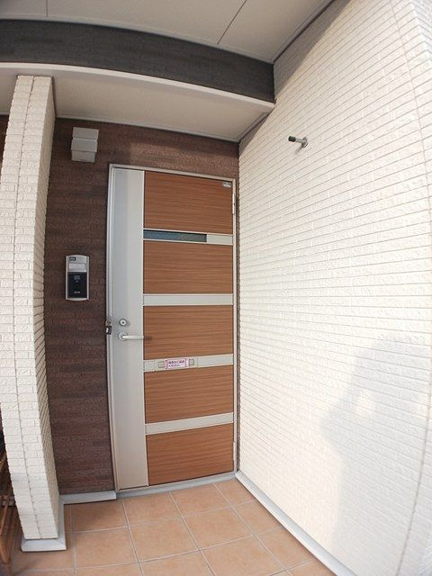 クリスタルガーデン　リリーのエントランス