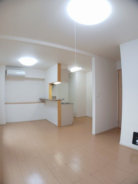 クリスタルガーデン　リリーの居間・リビング|反転