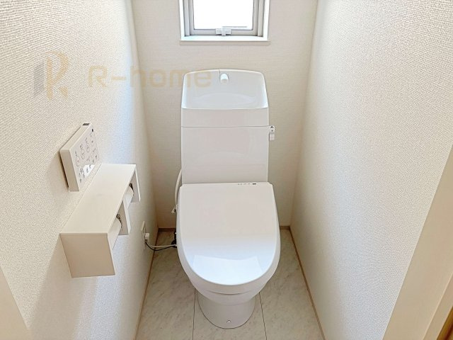 守谷市薬師台7丁目　新築戸建て　B号棟のトイレ|2か所のトイレで忙しい時間帯も安心です！