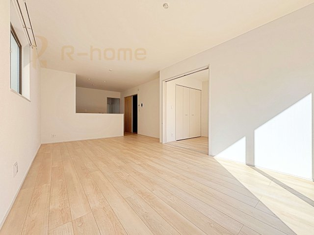 守谷市薬師台7丁目　新築戸建て　B号棟の居間・リビング|広くて明るいＬＤＫ♪ ゆったりくつろげるリビングスペースで、ご家族皆様の笑顔が溢れます。