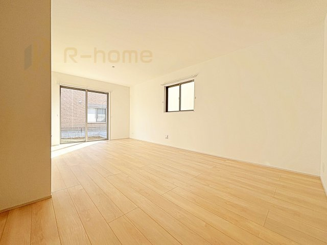 守谷市薬師台7丁目　新築戸建て　B号棟の居間・リビング|たっぷりの陽光が注ぎ込む明るいリビング♪隣接の洋室を開放すると更なる大空間に変身♪