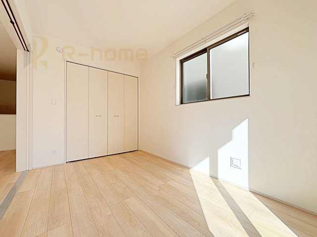 守谷市薬師台7丁目　新築戸建て　B号棟の洋室|1階洋室はゲストルーム、キッズスペースとしても利用可能♪
開放してリビングと繋げればゆとりの大空間！