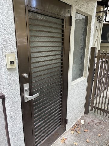 日発貫井南町ビルの玄関