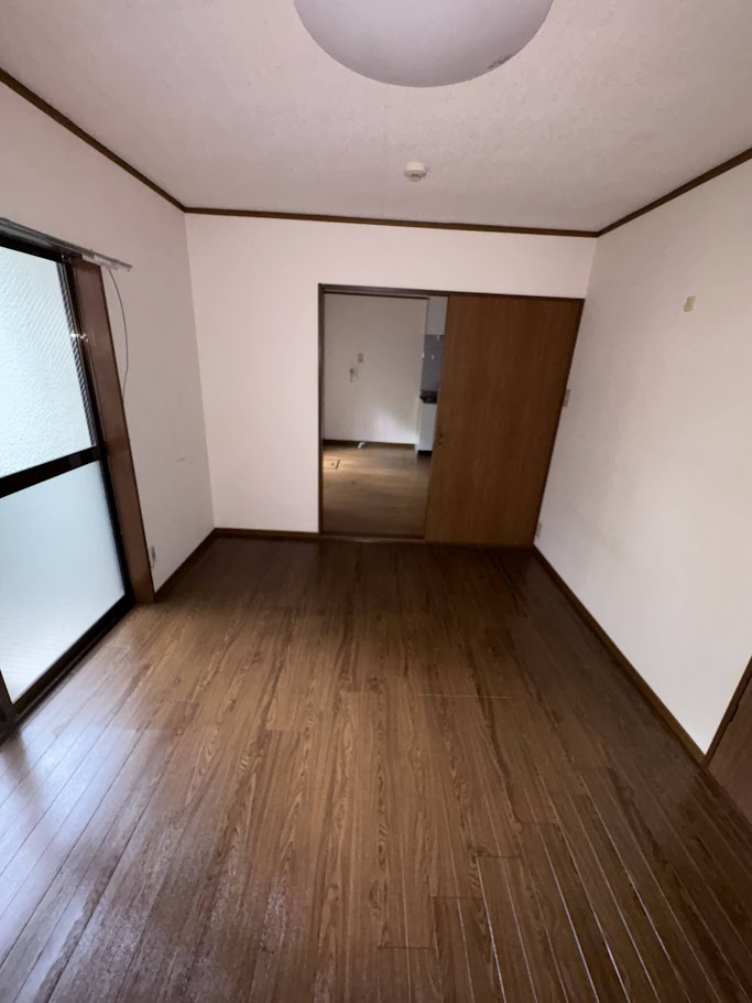 日発貫井南町ビルの洋室