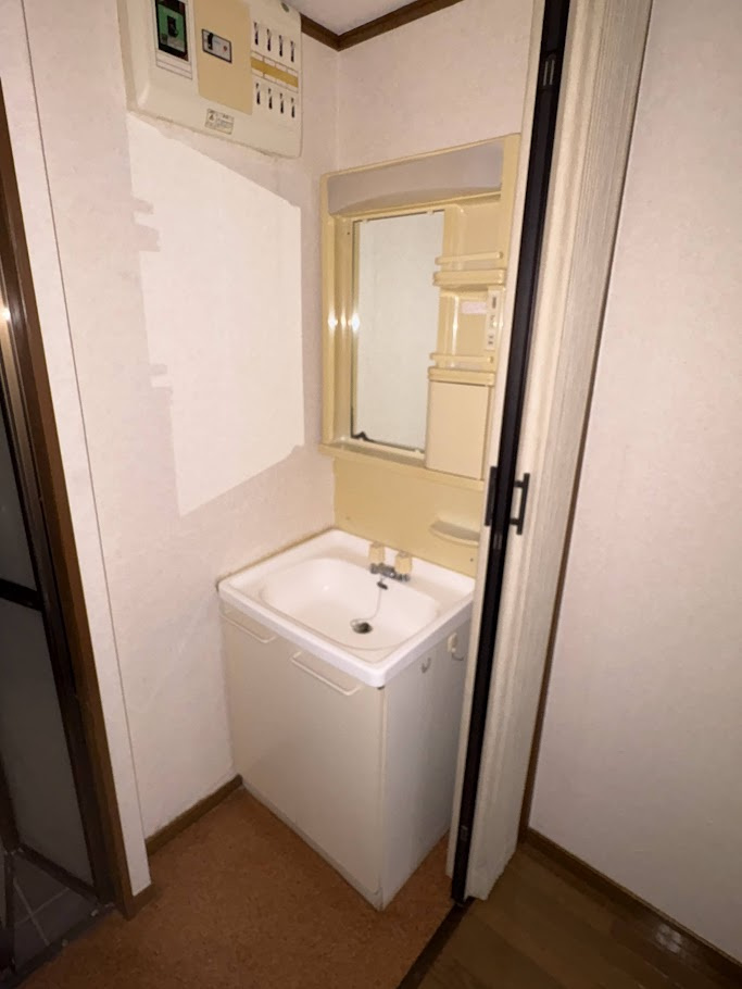 日発貫井南町ビルの独立洗面台