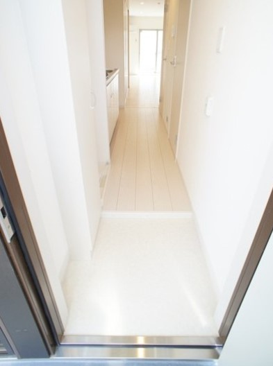 リブリ・すみれ草の玄関