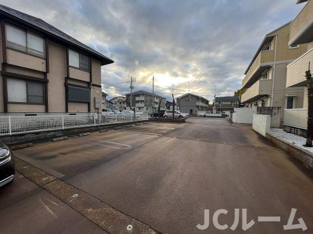 レジデンシィズ 東城 EASTの駐車場