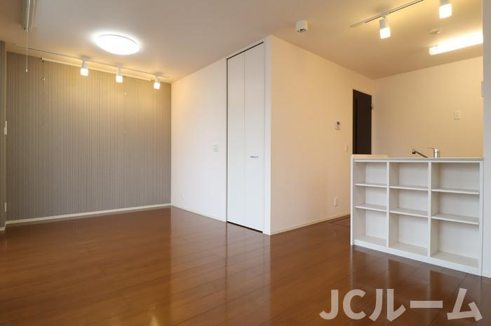 レジデンシィズ 東城 EASTの居間・リビング