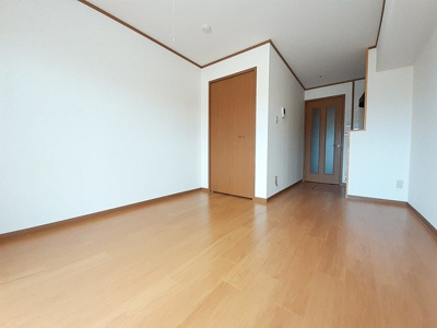 【居間・リビング】 | ブリーズ | こちらの居間で趣味の時間をお楽しみください