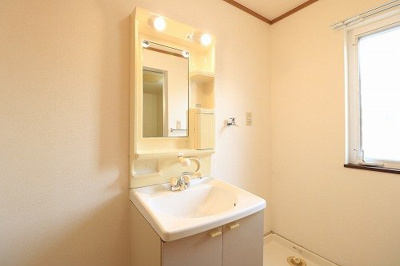 【洗面所】 | コーポ寒田 | ゆったりとスペースのある洗面所