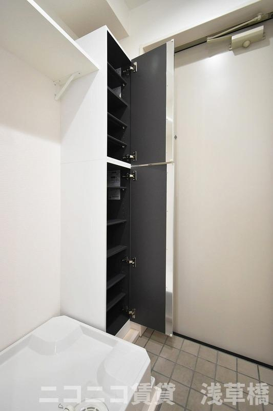 ログリアの玄関|別号室イメージの為、現状を優先致します。