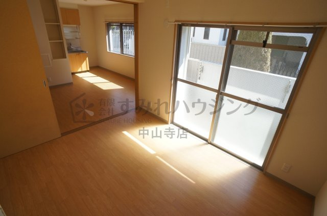 フローラル宝塚の洗面所|参考、同建物・同間取りの号室