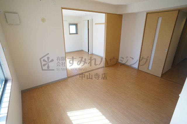 フローラル宝塚の居間・リビング|参考、同建物・同間取りの号室