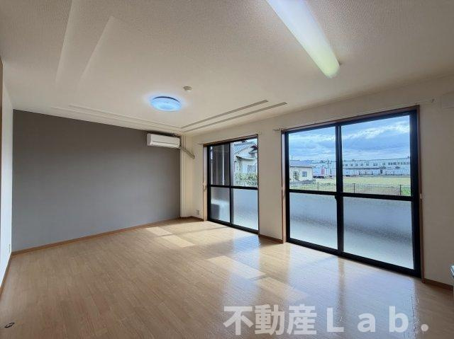 ハイツルーエンの居間・リビング