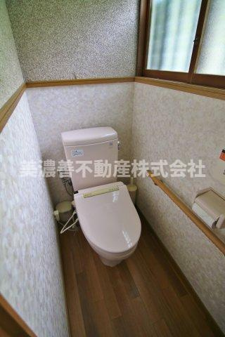 ６５６０１　岐阜市御望中古戸建のトイレ