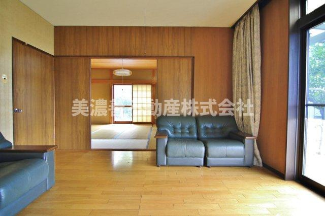 ６５６０１　岐阜市御望中古戸建の洋室