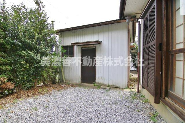 ６５６０１　岐阜市御望中古戸建の庭