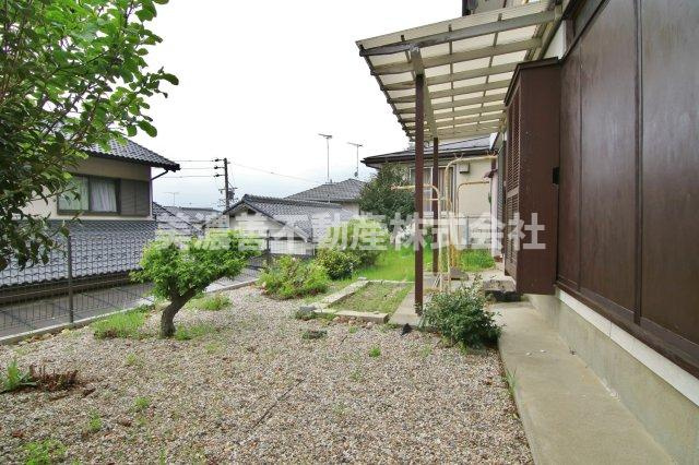 ６５６０１　岐阜市御望中古戸建の庭