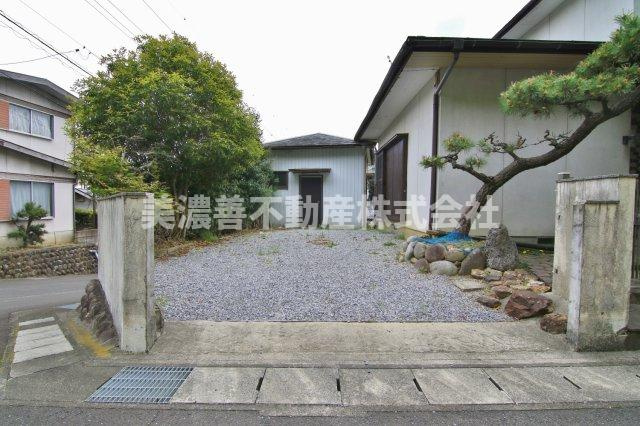 ６５６０１　岐阜市御望中古戸建の駐車場