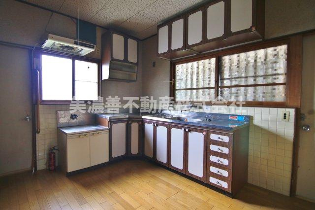 ６５６０１　岐阜市御望中古戸建のキッチン
