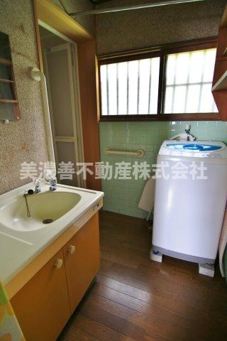 ６５６０１　岐阜市御望中古戸建の洗面所