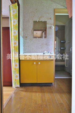 ６５６０１　岐阜市御望中古戸建の独立洗面台