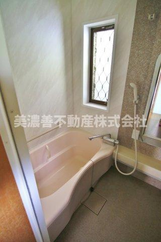 ６５６０１　岐阜市御望中古戸建の浴室