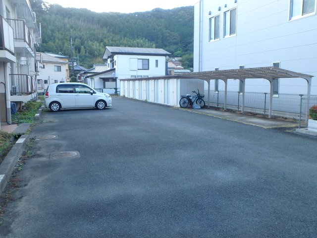 S0035R　蓮台寺コーポの駐車場