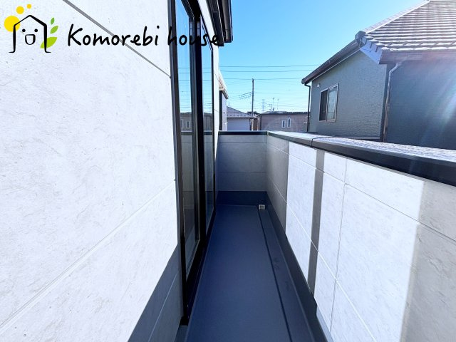 桶川市坂田西　１期　新築一戸建て　クラフトピット　01のバルコニー|2階のバルコニーは日当たり・風通しがよく、洗濯物もスムーズに乾きます。家事動線も良く、毎日の忙しさを軽減してくれます。