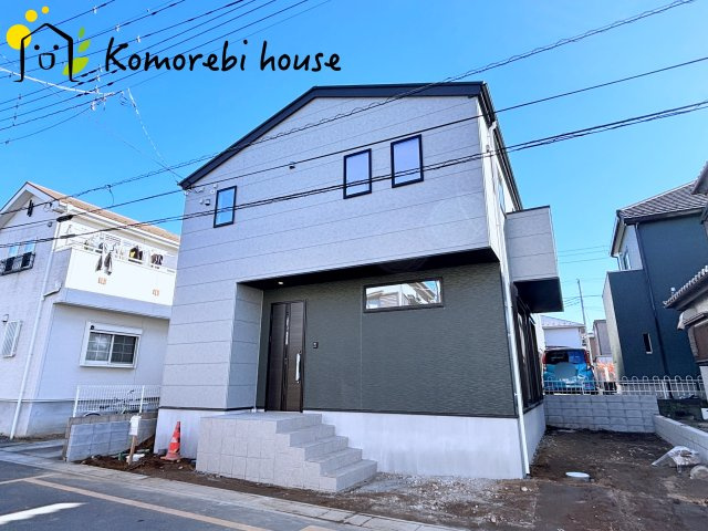 桶川市坂田西　１期　新築一戸建て　クラフトピット　01の外観|耐久性に優れたサイディング貼りの外観。雨風に強く、汚れにくい素材で美しさが長持ちします。日々のメンテナンス負担を軽減し、家族の暮らしをしっかり守る安心の新築住宅です。