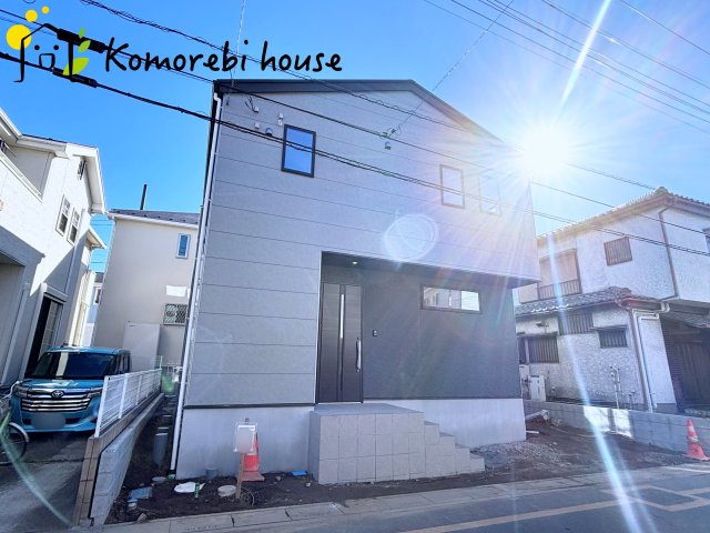 桶川市坂田西　１期　新築一戸建て　クラフトピット　01の外観|美しい街並みが広がる分譲地に建つ戸建て住宅。快適性と耐久性を兼ね備え、長く愛せる暮らしが叶います。ゆとりある住環境で家族の毎日がもっと豊かに。