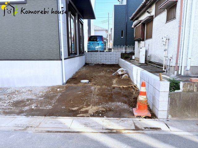 桶川市坂田西　１期　新築一戸建て　クラフトピット　01の駐車場|車1台がしっかり収まる駐車スペース付き。荷物の積み下ろしもスムーズで日常のストレスを軽減します。