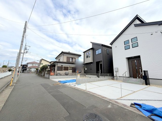昭島市福島町3丁目　新築戸建　全3棟の前面道路含む現地写真