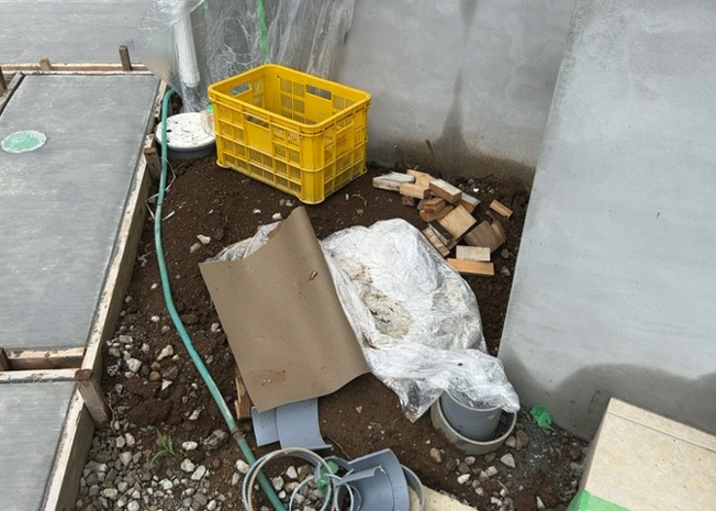 【設備】 | 敷地内には、散水栓や立水栓があります。水道水を直接利用できるため、水を運ぶ手間を省くことが出来ます。大量の水を必要とする洗車作業や清掃などに役立ちます。その他設備とあわせて、現地でご確認ください。