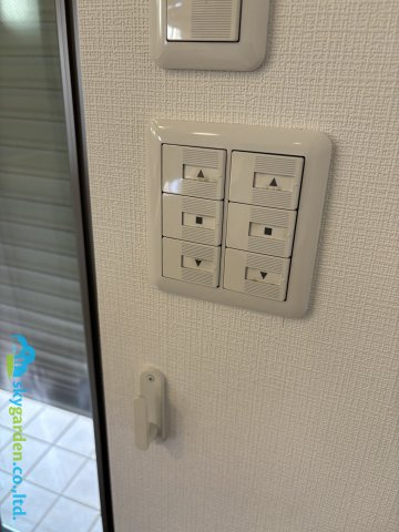 茅ヶ崎市菱沼1丁目　中古戸建の設備|電動シャッターのスイッチ