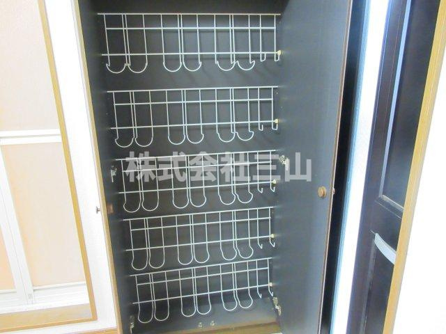 フェニックスカネヨ平和台の玄関