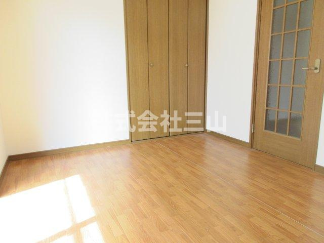 フェニックスカネヨ平和台の居間・リビング