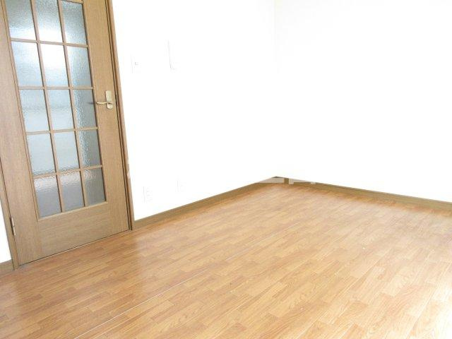 フェニックスカネヨ平和台の居間・リビング