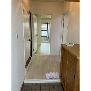 リアライズ若鶴の玄関