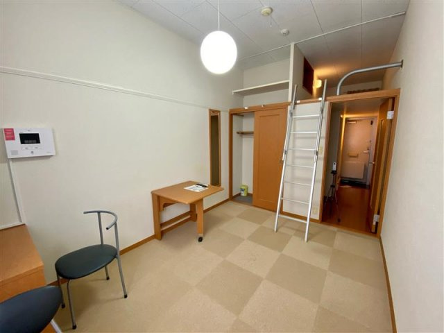 レオパレスＭＥの居間・リビング